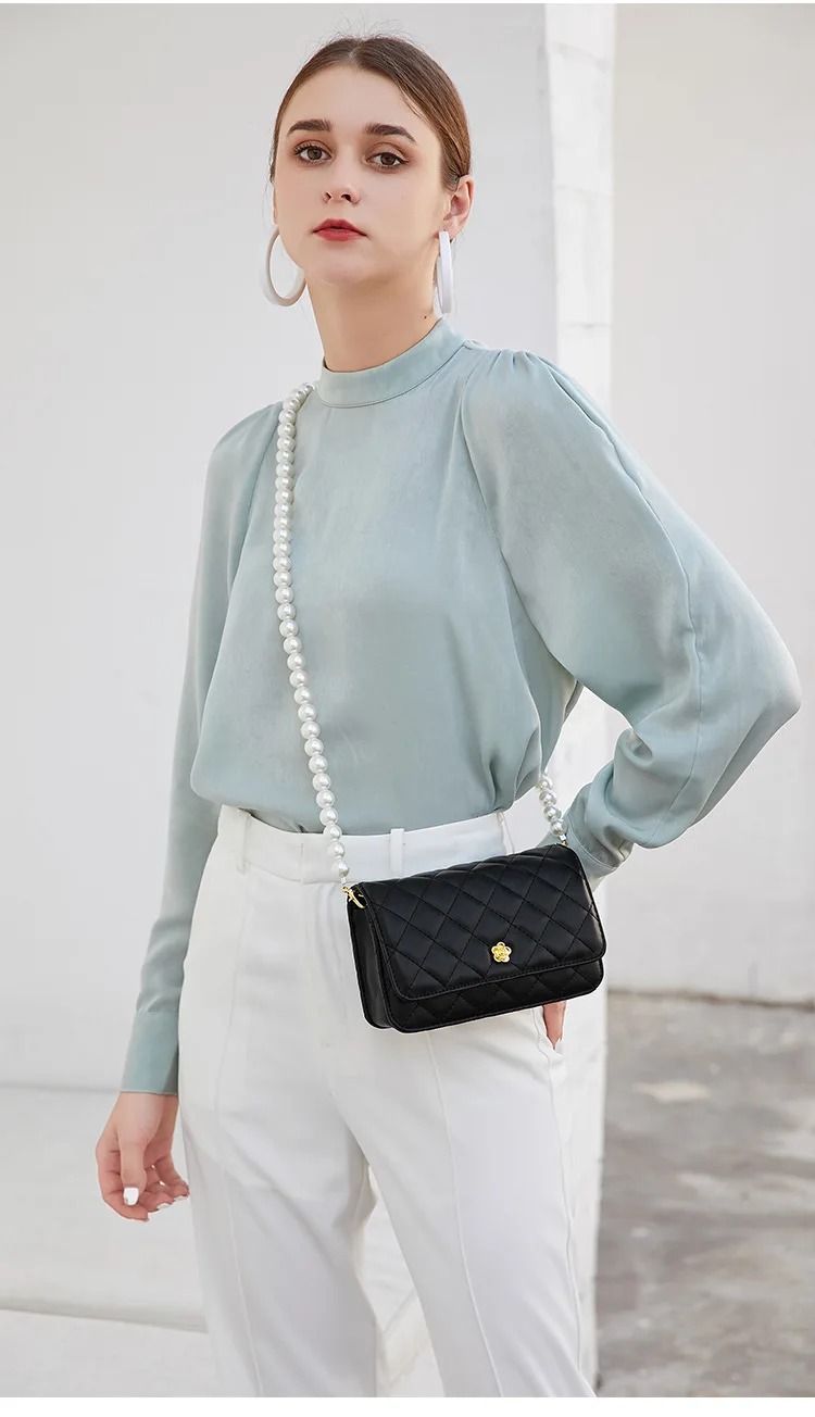 Genuine Leather Handbags 2021 New One-shoulder Diagonal Small Fragrant Style Diamond Bag Net Red Pearl Chain Small Square Bag
Genuine Leather Handbags 2021 New One-shoulder Diagonal Small Fragrant Style Diamond Bag Net Red Pearl Chain Small Square Bag