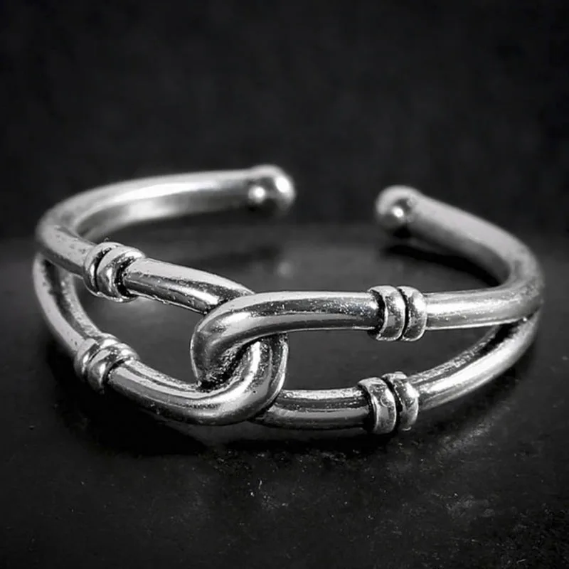 MFY Fashion Punk Link Twisted Ring Men Women Two Finger Conjoined Metal Chain Adjustable Open Ring Jewelry Party Accessories
MFY Fashion Punk Link Twisted Ring Men Women Two Finger Conjoined Metal Chain Adjustable Open Ring Jewelry Party Accessories