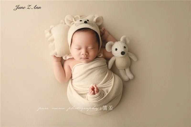 Jane Z Ann Newborn baby photography props Mouse Hat Doll pillow wrap 4pcs Set studio shooting accessories
Jane Z Ann Newborn baby photography props Mouse Hat Doll pillow wrap 4pcs Set studio shooting accessories