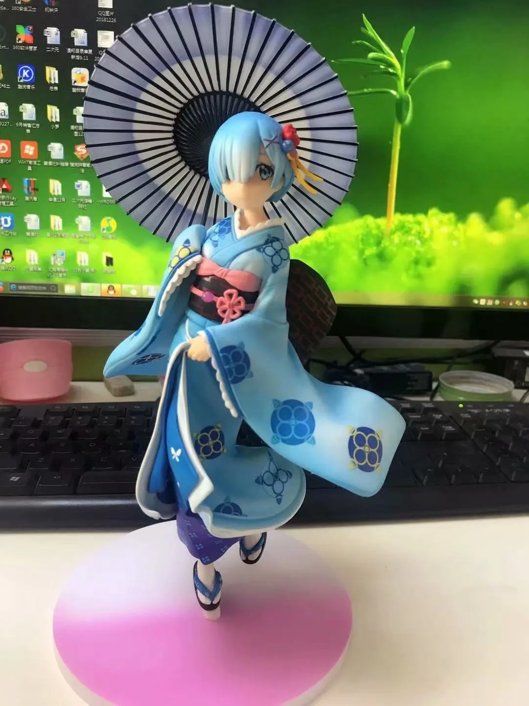Re: Life In A Different World From Zero Rem Action Figure 1/8 scale Holding An Umbrella Kimono Rem PVC figure Toy
Re: Life In A Different World From Zero Rem Action Figure 1/8 scale Holding An Umbrella Kimono Rem PVC figure Toy