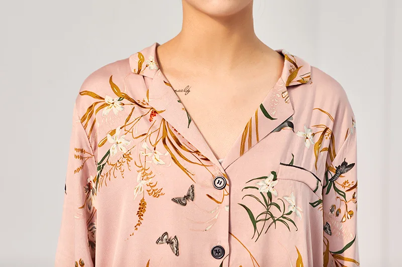 2020 Spring and Autumn Cardigan Newest Pajamas Women's Long-sleeved Trousers Cotton Flower Printing Comfortable Home Suit Women
2020 Spring and Autumn Cardigan Newest Pajamas Women's Long-sleeved Trousers Cotton Flower Printing Comfortable Home Suit Women