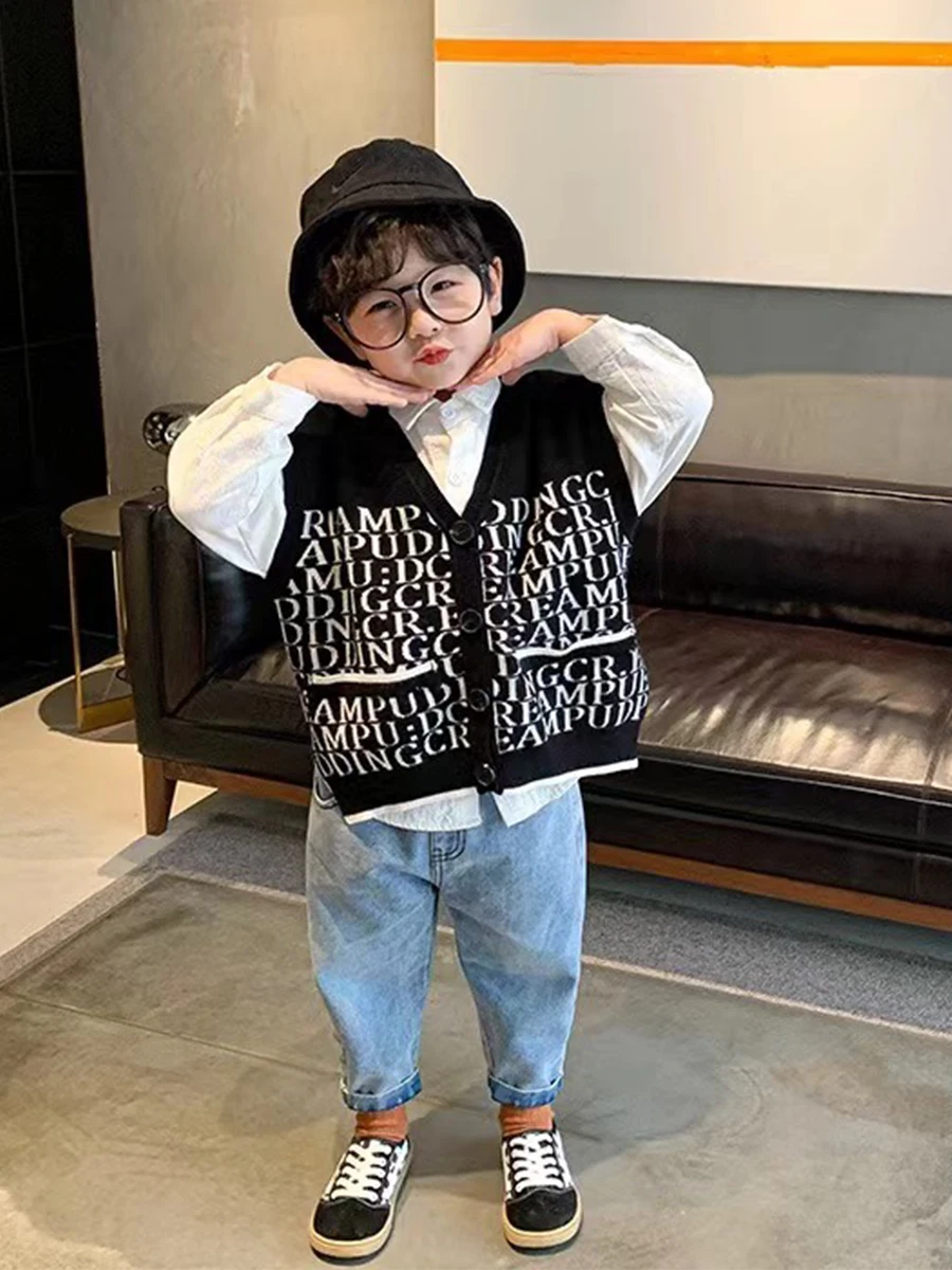 Boys' Sweater Vest 2021 Spring New Baby Boy V-neck Vest Children Knitted Children Spring and Autumn Cardigan
Boys' Sweater Vest 2021 Spring New Baby Boy V-neck Vest Children Knitted Children Spring and Autumn Cardigan