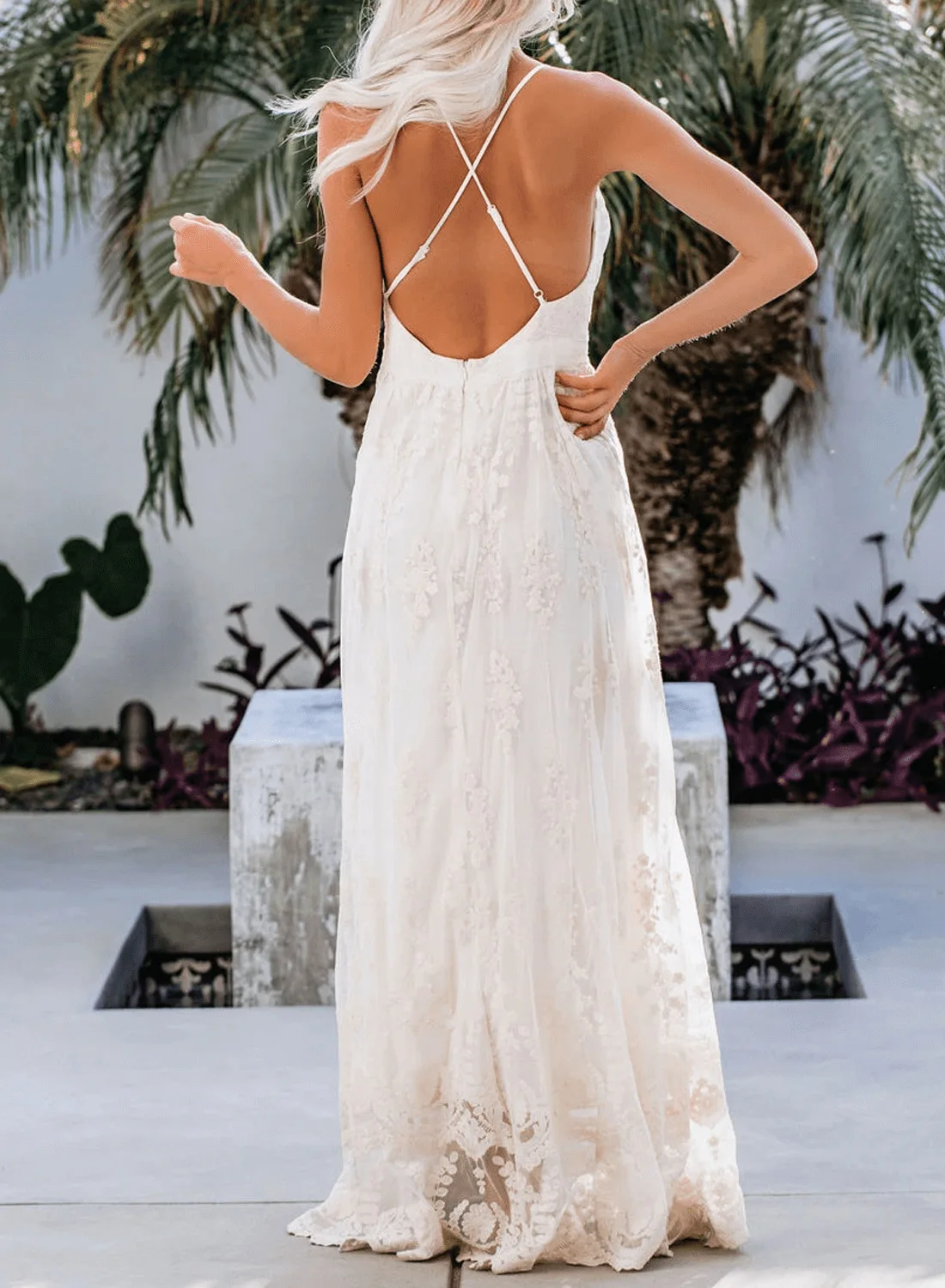 Sexy women tunic backless v neck spaghetti strap lace white maxi dress Lady night party long dress 2020
Sexy women tunic backless v neck spaghetti strap lace white maxi dress Lady night party long dress 2020