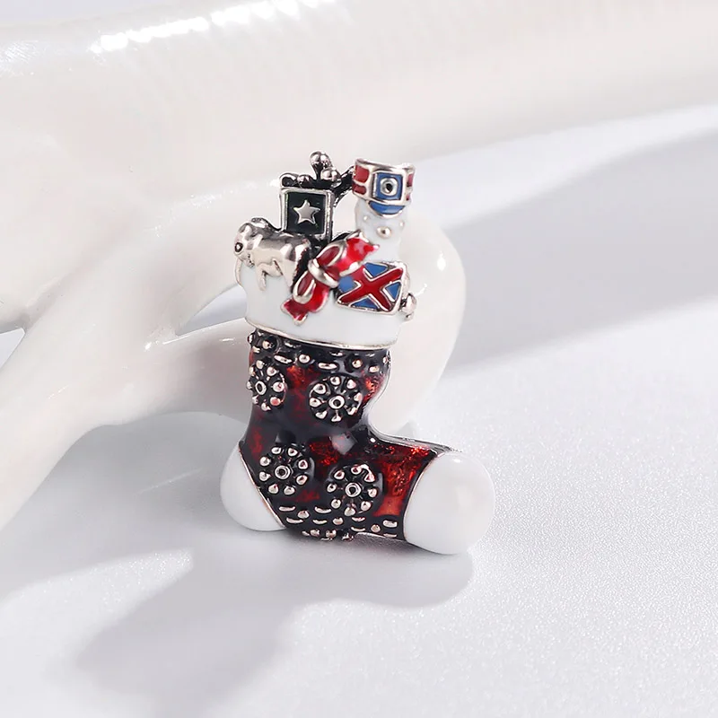 Dream Candy Creative Colorful Enamel Christmas socks Brooches for Women 2 Colors Fashion Accessories Kids Jewelry 2021 New Style | Украшения