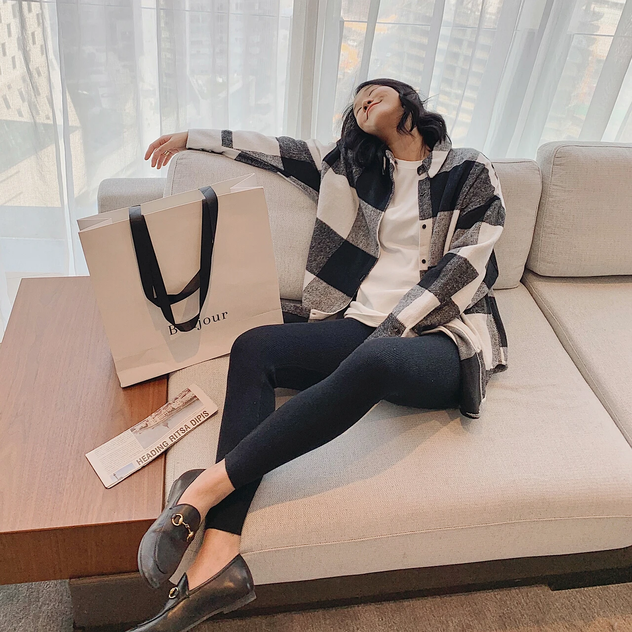 Women's Oversize Plaid Woolen Shirt Blouse Top Outwear Long Sleeve Korean Femme Vintage Cardigan Spring Autumn Loose Black White
Women's Oversize Plaid Woolen Shirt Blouse Top Outwear Long Sleeve Korean Femme Vintage Cardigan Spring Autumn Loose Black White