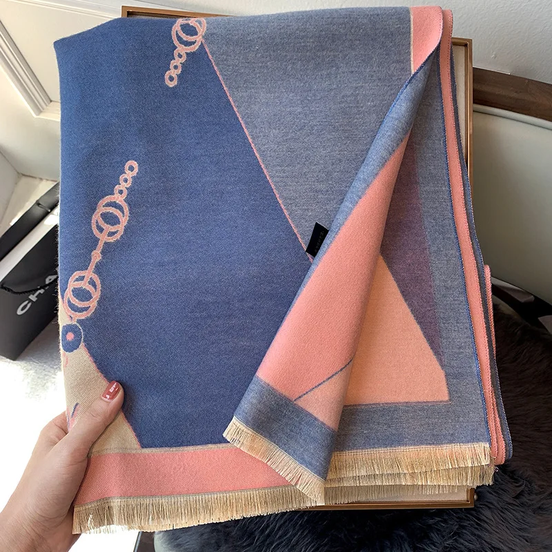 Luxury autumn Winter New Shawl Brand Designer ladies cashmere scarf soft double-side Thicken handkerchief Warm scarf cape
Luxury autumn Winter New Shawl Brand Designer ladies cashmere scarf soft double-side Thicken handkerchief Warm scarf cape