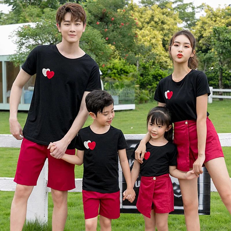 Summer Family Matching Clothes Set Cute Love Print Cotton T-shirt Shorts 2pcs Set For Father Mother Son And Daughter Family Look
Summer Family Matching Clothes Set Cute Love Print Cotton T-shirt Shorts 2pcs Set For Father Mother Son And Daughter Family Look