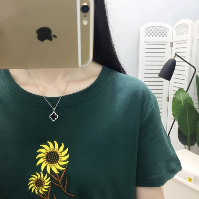 Floral Embroidery T Shirt Women 2020 Summer New T-Shirt Plus Size Woman Clothes Short Sleeve Womens Tops Casual Tee Shirt Femme
Floral Embroidery T Shirt Women 2020 Summer New T-Shirt Plus Size Woman Clothes Short Sleeve Womens Tops Casual Tee Shirt Femme