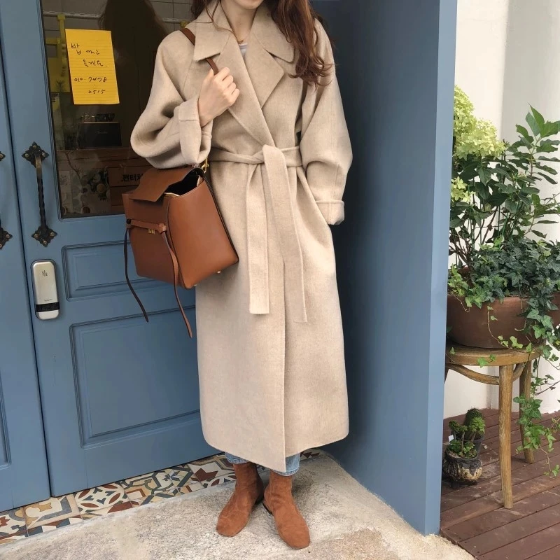 2021 spring new ladies elegant lapel stand collar wool long coat retro solid warm coat Empire slim coat with belt
2021 spring new ladies elegant lapel stand collar wool long coat retro solid warm coat Empire slim coat with belt