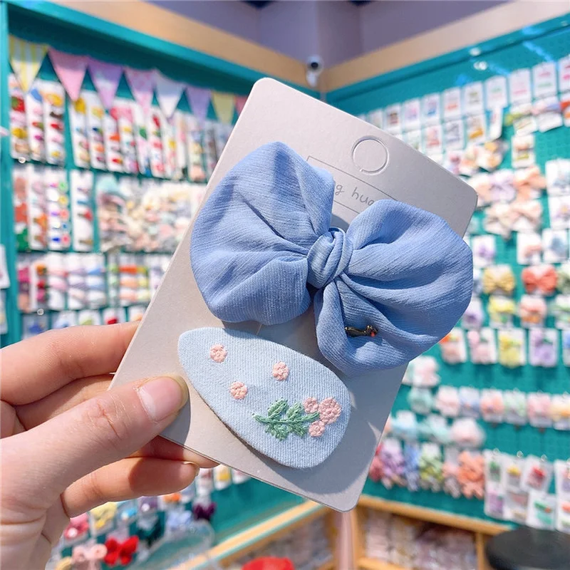 The New Korean Version Child Fabric Bowknot Hairpin Female Baby Embroidery Flowers Oval Bb Clip Princess Card Issuance Side Clip 
The New Korean Version Child Fabric Bowknot Hairpin Female Baby Embroidery Flowers Oval Bb Clip Princess Card Issuance Side Clip
