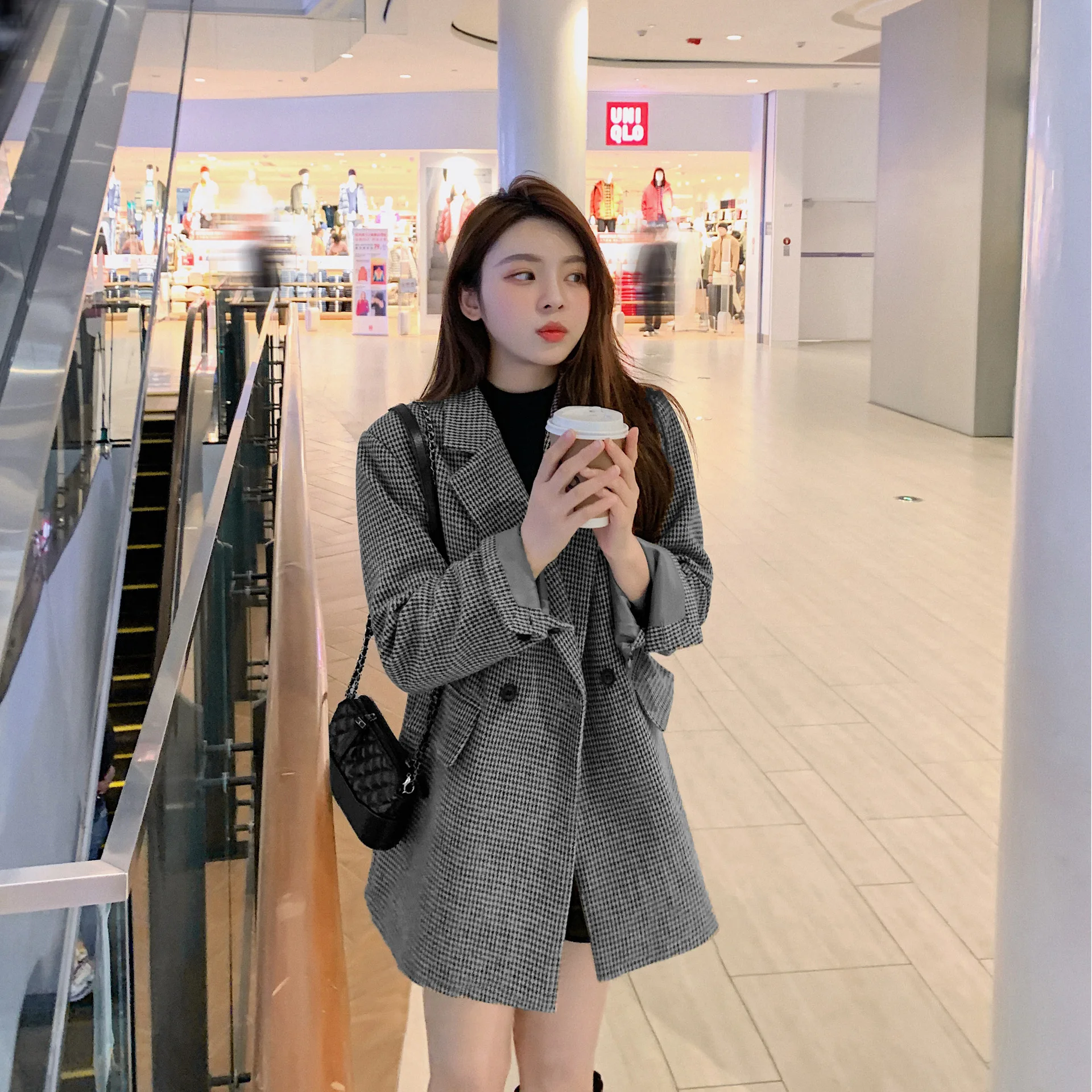 Womens Blazer Autumn Winter Vintage Houndstooth Woolen Blazer Jackets for Women Double Breasted Belted Slim Female Outwear 2021
Womens Blazer Autumn Winter Vintage Houndstooth Woolen Blazer Jackets for Women Double Breasted Belted Slim Female Outwear 2021