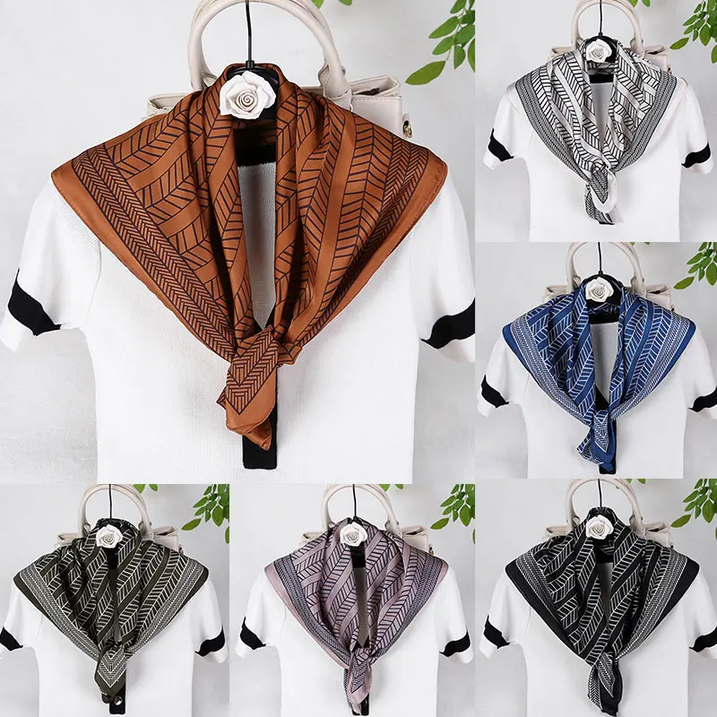 Платок женский Шелковый Атласный квадратный, 70 Х70 см, с принтом 
Платок женский Шелковый Атласный квадратный, 70 Х70 см, с принтом