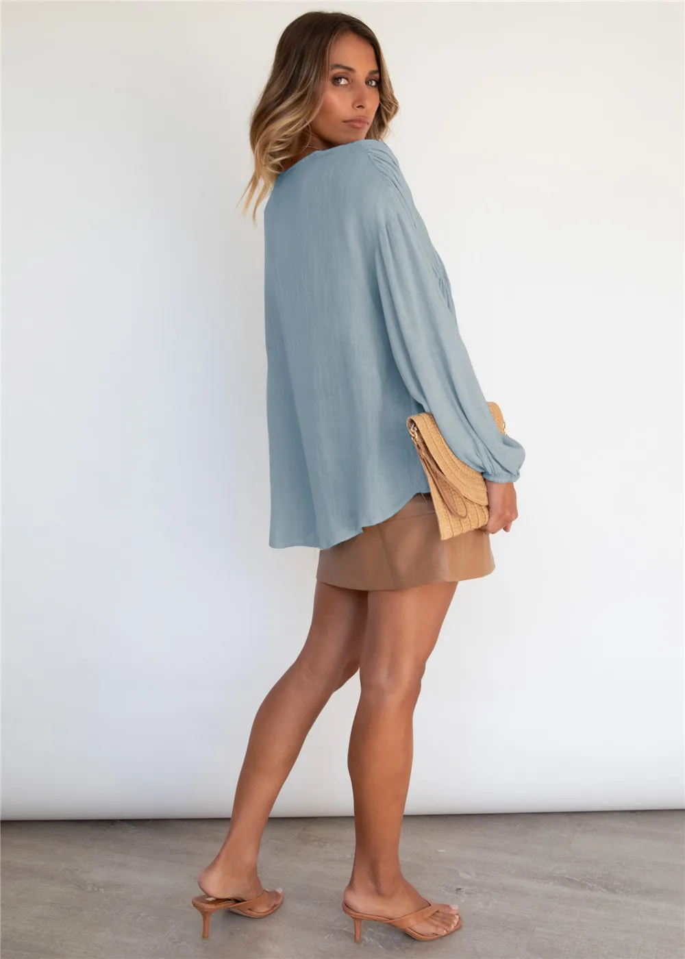 Women Spring Blouse, Solid Color Tied V-Neck Long Puff Sleeves Ruffled Shirt for Ladies
Women Spring Blouse, Solid Color Tied V-Neck Long Puff Sleeves Ruffled Shirt for Ladies