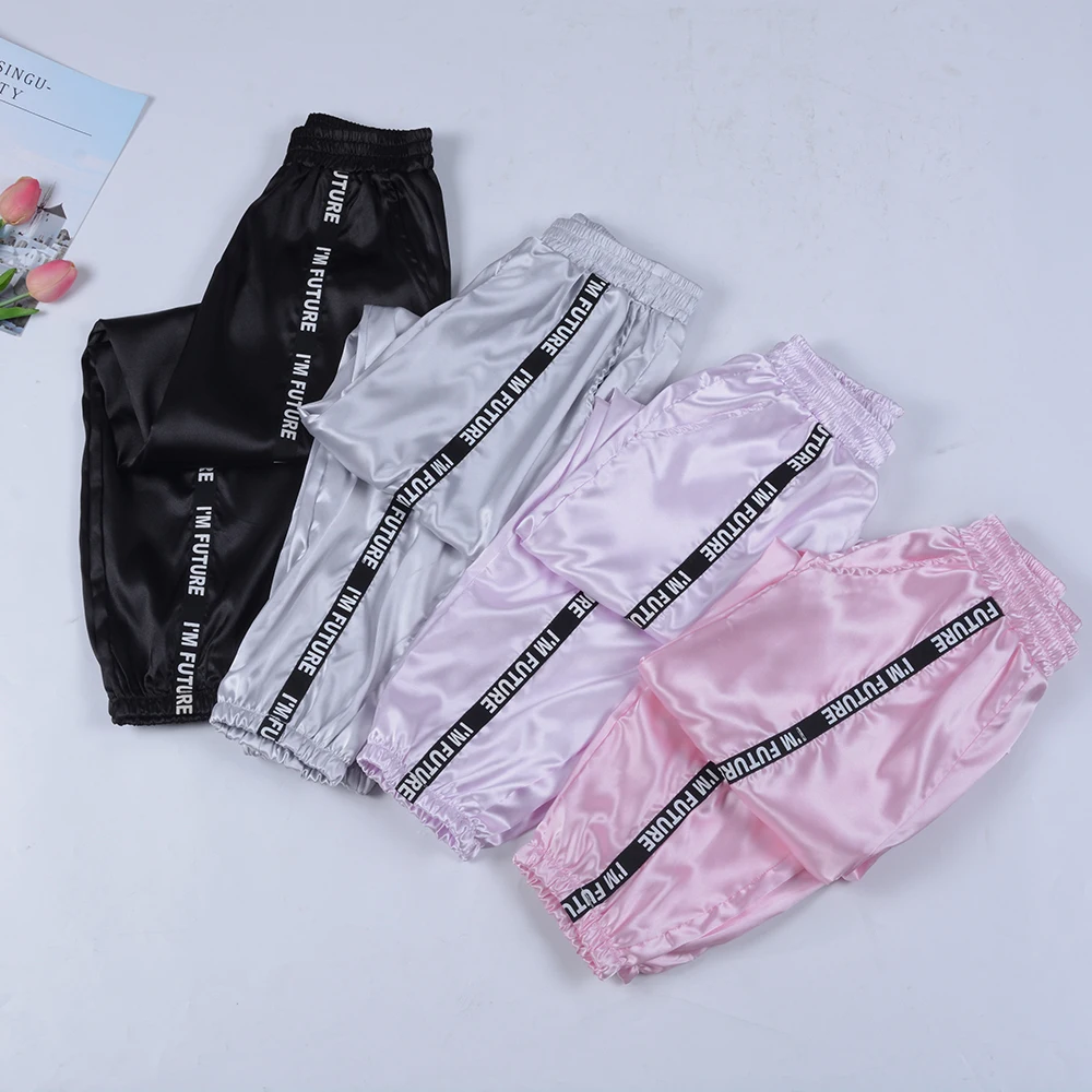 2021 Women Summer Big Pocket Satin Pants Women Glossy Ribbon Trousers Harajuku Joggers Women's Loose Pants
2021 Women Summer Big Pocket Satin Pants Women Glossy Ribbon Trousers Harajuku Joggers Women's Loose Pants