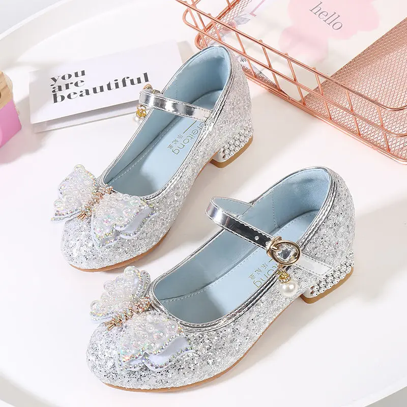 Girls Princess Shoes Rhinestone Butterfly 2021 New Children's Autumn Soft Bottom Party Show Single Shoe Outdoor Sandals
Girls Princess Shoes Rhinestone Butterfly 2021 New Children's Autumn Soft Bottom Party Show Single Shoe Outdoor Sandals