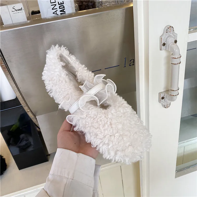 Yuerui Girls Indoor Warm Slippers Lazy Shoes Cover Wool Slippers Fluffy Cotton Shoes Winter New Non-slip Home Shoes 168-12
Yuerui Girls Indoor Warm Slippers Lazy Shoes Cover Wool Slippers Fluffy Cotton Shoes Winter New Non-slip Home Shoes 168-12