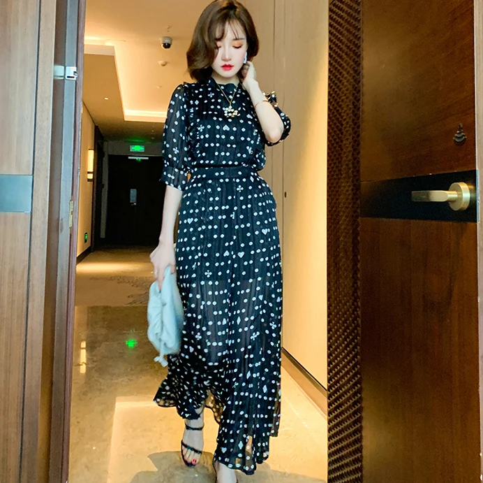 New Fashion Women Polka Dot casual Suit Summer Chiffon Ruffles Shirt + Holiday Pleated Wide-Leg Pants Set FS035
New Fashion Women Polka Dot casual Suit Summer Chiffon Ruffles Shirt + Holiday Pleated Wide-Leg Pants Set FS035