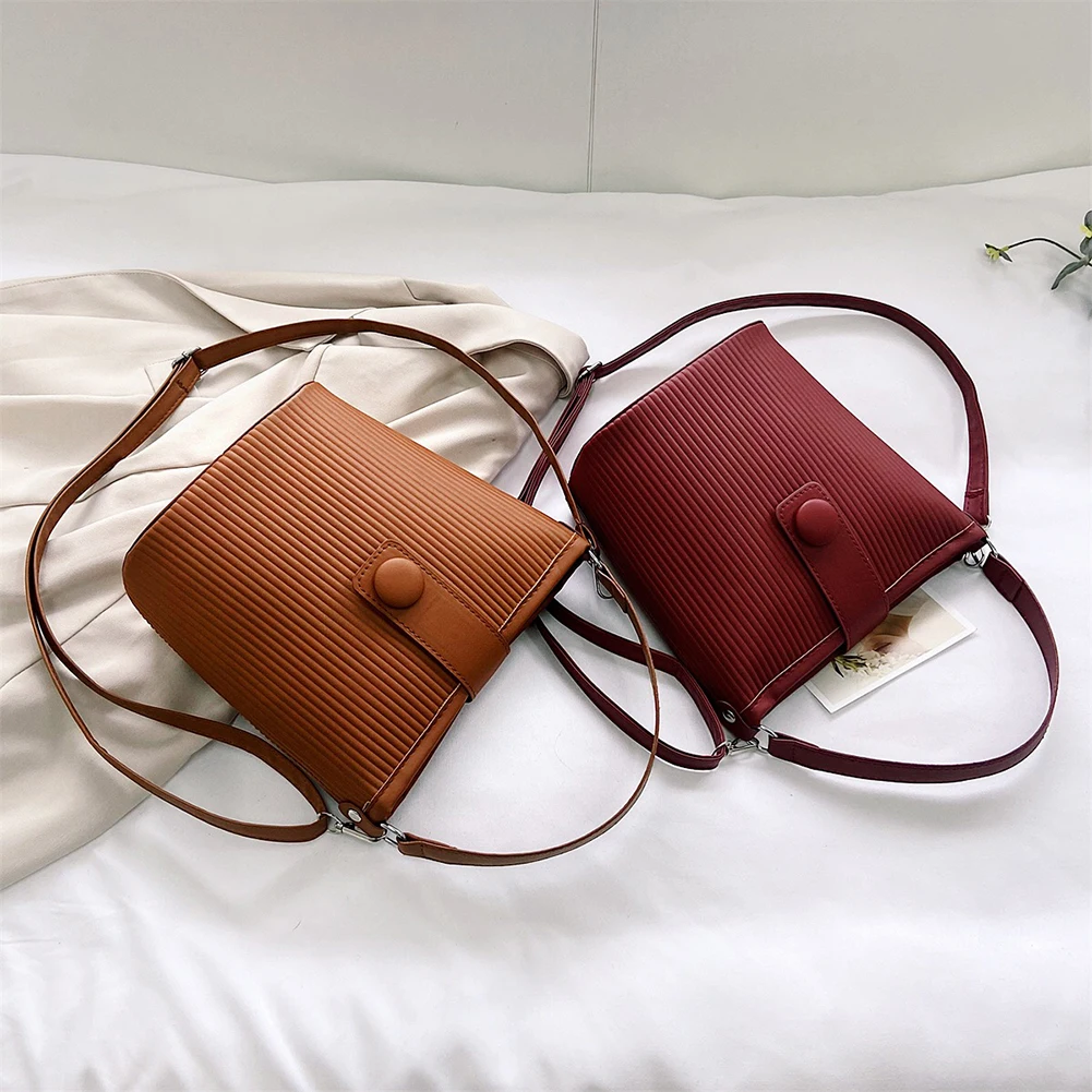 Fashion Bucket Shape Shoulder Bag Women Casual PU Leather Creative Bucket Cover Shoulder Bag Messenger Bag
Fashion Bucket Shape Shoulder Bag Women Casual PU Leather Creative Bucket Cover Shoulder Bag Messenger Bag