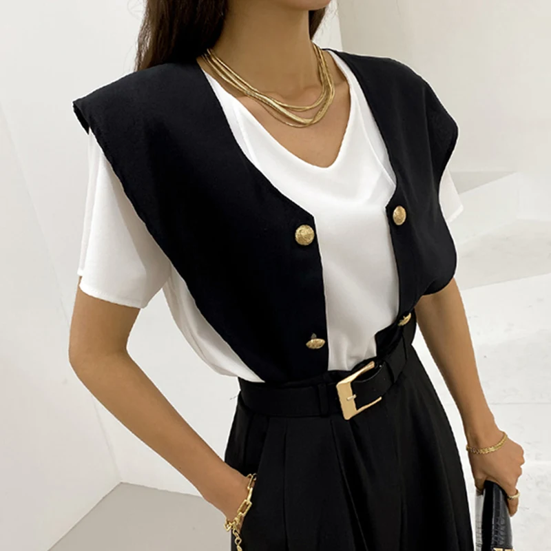 Korejpaa Women Shirt 2021 Summer Korean Chic Temperament V-Neck Detachable Shawl Metal Double-Breasted Short-Sleeved Blouses
Korejpaa Women Shirt 2021 Summer Korean Chic Temperament V-Neck Detachable Shawl Metal Double-Breasted Short-Sleeved Blouses