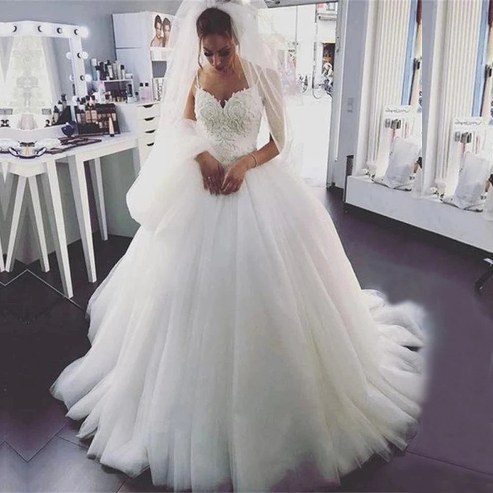 Boho Wedding Dress 2021 Spaghetti Straps Ball Gowns Plus Size robe de marie Simple Bride Gowns Backless Lace vestidos de noiva 
Boho Wedding Dress 2021 Spaghetti Straps Ball Gowns Plus Size robe de marie Simple Bride Gowns Backless Lace vestidos de noiva