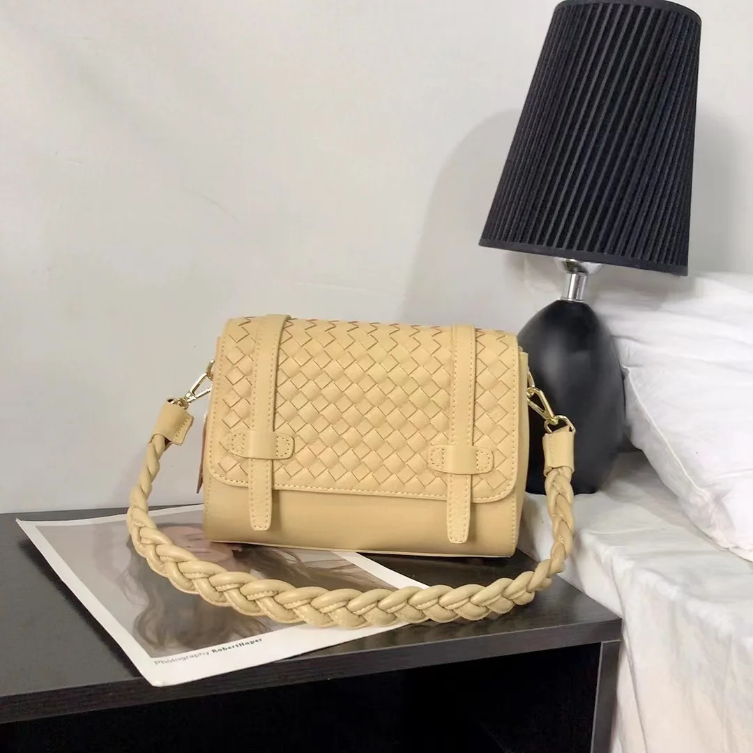 Knitting Yellow Women Messenger Bags Genuine Leather Handbags Designer Shoulder Bag England Style Large Capacity Blue Satchel
Knitting Yellow Women Messenger Bags Genuine Leather Handbags Designer Shoulder Bag England Style Large Capacity Blue Satchel