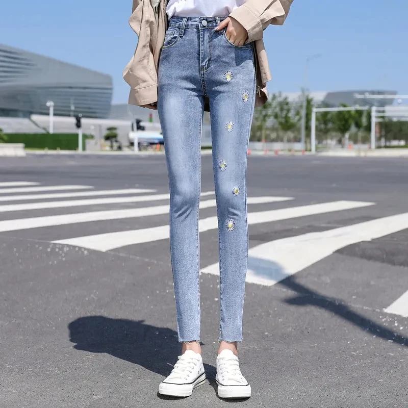 2021 Korean Fashion Women Denim Trousers Stretch Skinny High Waist Jeans Embroidery Large Size Casual All-Match Pencil Pants
2021 Korean Fashion Women Denim Trousers Stretch Skinny High Waist Jeans Embroidery Large Size Casual All-Match Pencil Pants