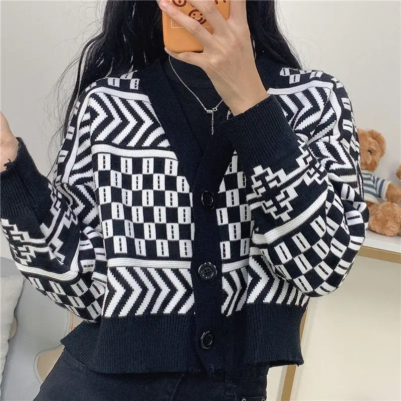 2020 Autumn Sweater Short Loose Retro Cardigan Women Woman Sweaters Femme Chandails Pull Hiver
2020 Autumn Sweater Short Loose Retro Cardigan Women Woman Sweaters Femme Chandails Pull Hiver
