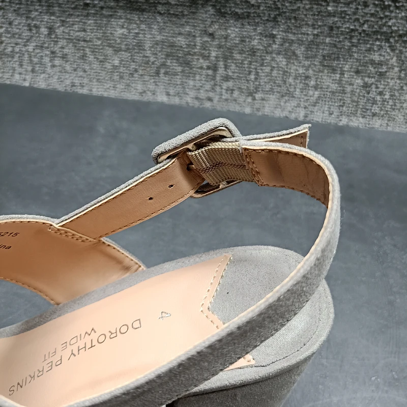 2021 Summer Beige Heeled Sandals Large Size Buckle Comfort Shoes for Women Open Toe All-Match Black Big High Block Velvet Peep G
2021 Summer Beige Heeled Sandals Large Size Buckle Comfort Shoes for Women Open Toe All-Match Black Big High Block Velvet Peep G