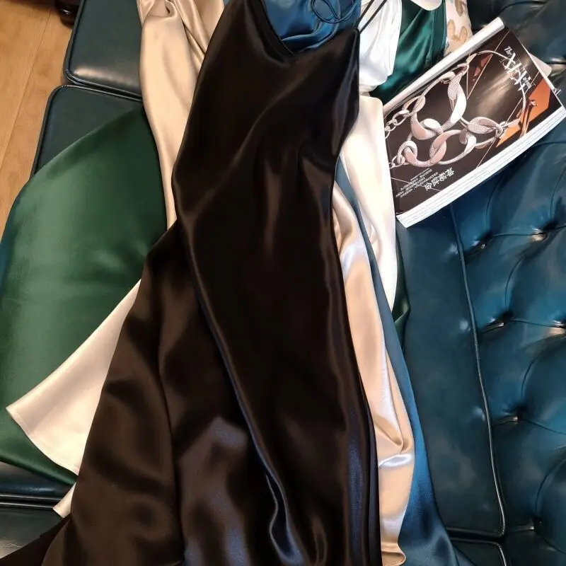 Dress Acetate Satin Women's Dress 2021 Summer Spaghetti Satin Female Dress Soft Smooth Plus Size 3XL Lady
Dress Acetate Satin Women's Dress 2021 Summer Spaghetti Satin Female Dress Soft Smooth Plus Size 3XL Lady