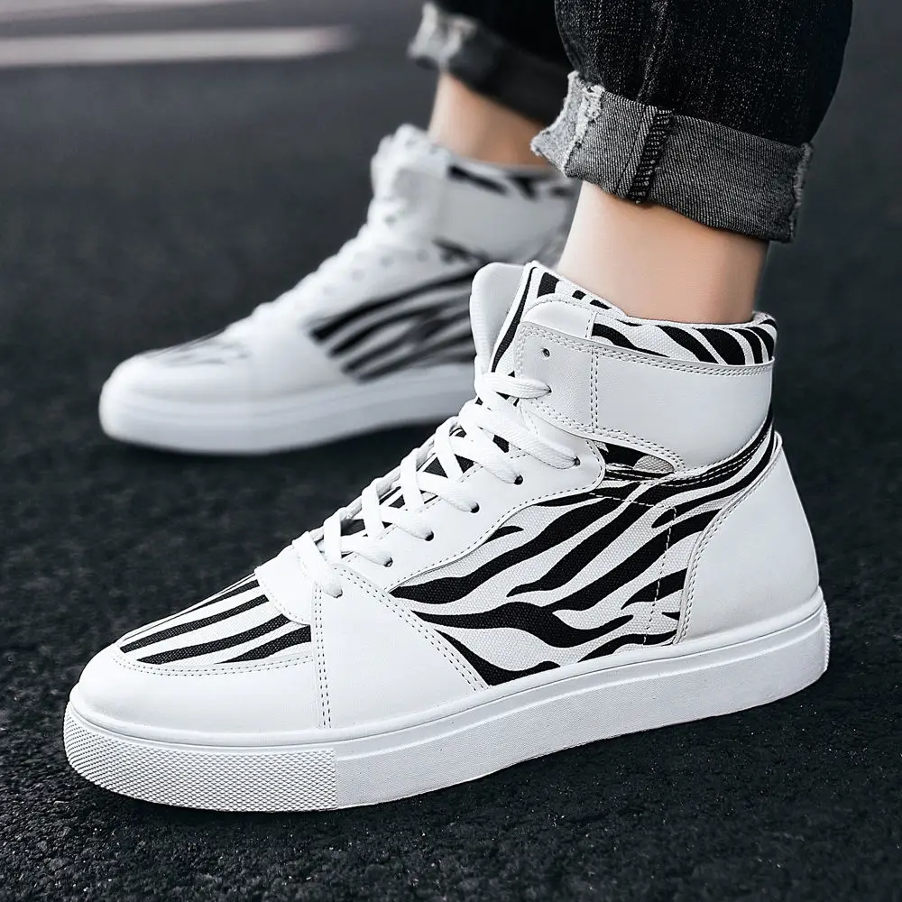 Autumn men boots platform sneakers male vulcan casual comfort shoes 2021 new arrival boys motorcycle boots
Autumn men boots platform sneakers male vulcan casual comfort shoes 2021 new arrival boys motorcycle boots