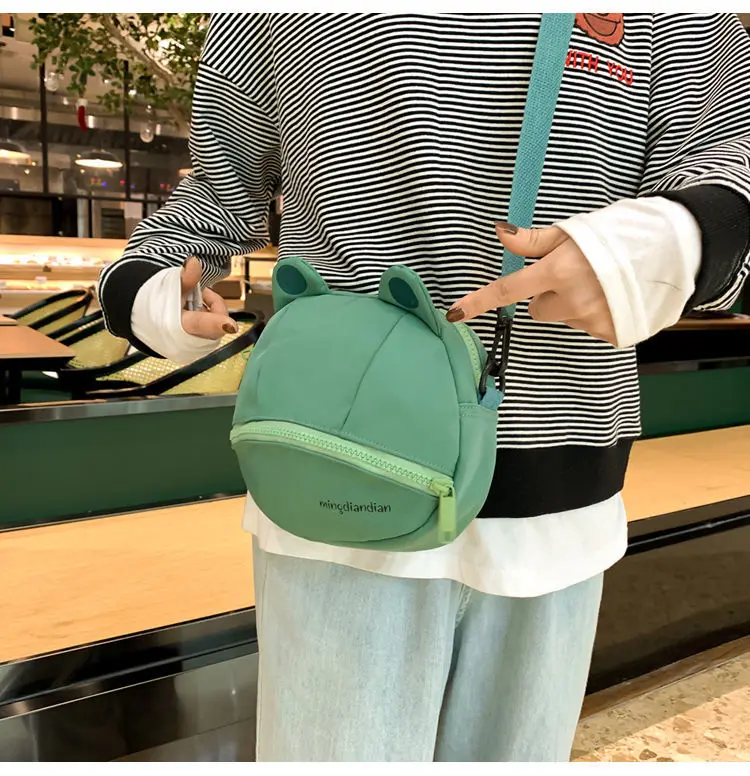 2021 New Frog Small Round Bag Girl Shoulder Bag Cute Frog Toys Plush Backpack Shoulder Messenger Bag
2021 New Frog Small Round Bag Girl Shoulder Bag Cute Frog Toys Plush Backpack Shoulder Messenger Bag