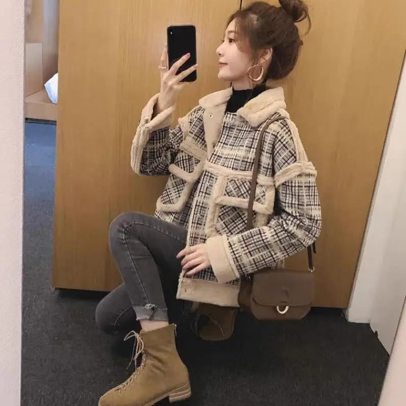 Fur one coat women's short autumn winter new student Korean loose thickened cashmere imitation cashmere cotton coat
Fur one coat women's short autumn winter new student Korean loose thickened cashmere imitation cashmere cotton coat