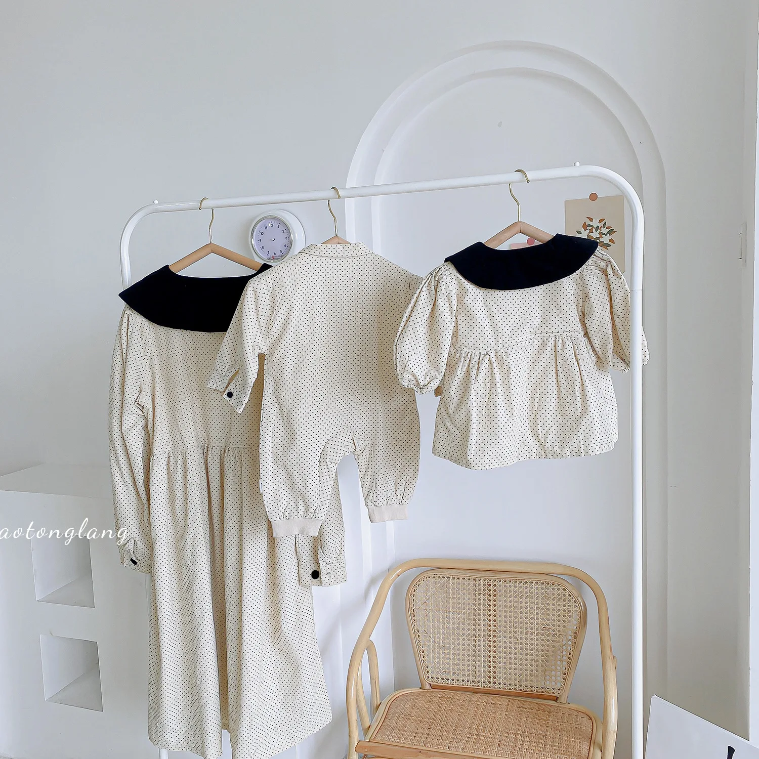 2021 Family Matching Clothes Mom And Daughter And Son Outfits Korean Style Girls Long Sleeve Corduroy One Piece Dress Jumpsuit
2021 Family Matching Clothes Mom And Daughter And Son Outfits Korean Style Girls Long Sleeve Corduroy One Piece Dress Jumpsuit