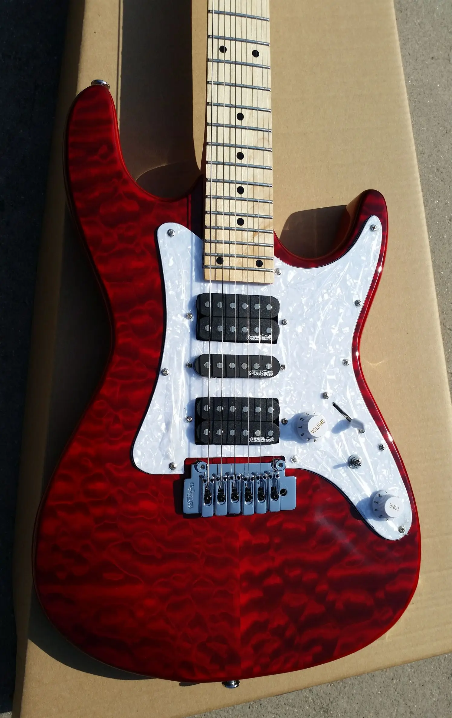 high quality electric guitar made in china maple wood fingerboard 24 fret beautiful and cool
high quality electric guitar made in china maple wood fingerboard 24 fret beautiful and cool