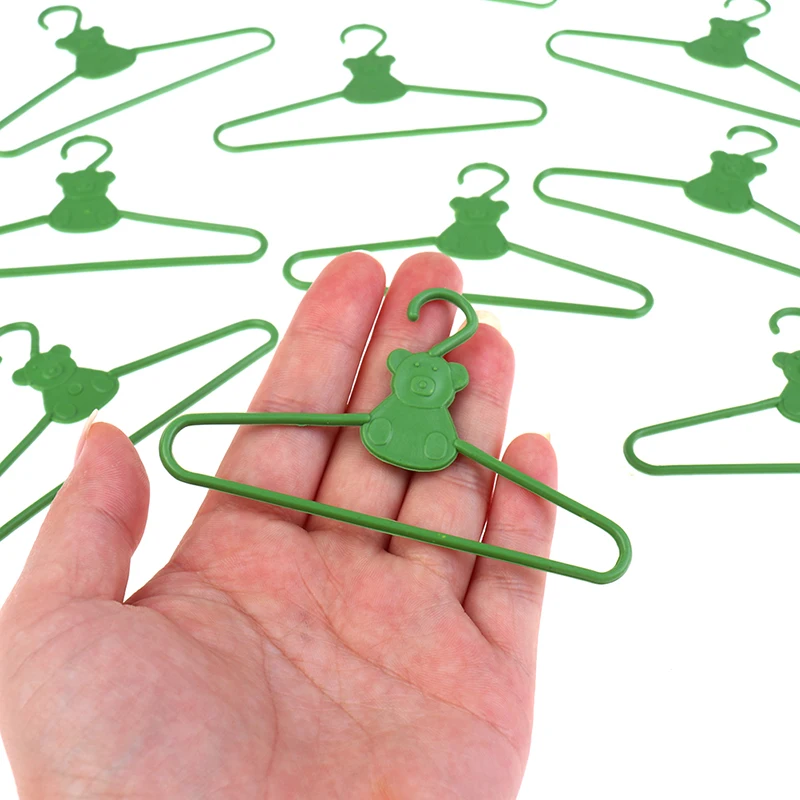 12PCS/Lot Lovely Green Hangers Mini Cute Wardrobe Dress Coat Clothes Plastic Accessories For Mini Doll Dollhouse Gift Toy
12PCS/Lot Lovely Green Hangers Mini Cute Wardrobe Dress Coat Clothes Plastic Accessories For Mini Doll Dollhouse Gift Toy