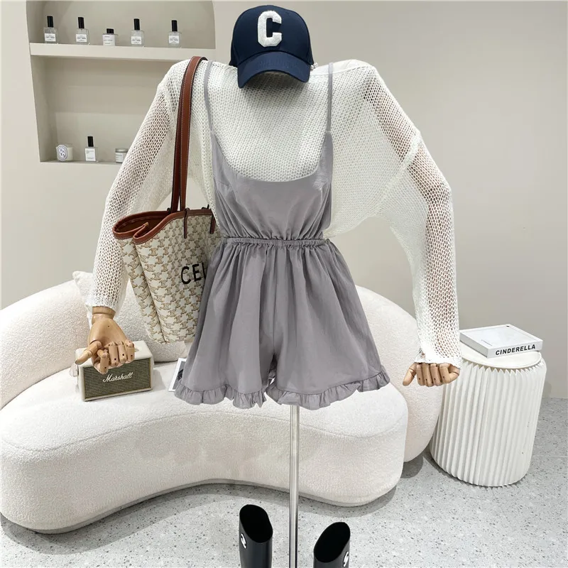 Niche Design New Women's Clothing 2021 Fashion Knitted Top Loose Shorts Casual Suspenders Jumpsuits Suit Thin Two Piece Set
Niche Design New Women's Clothing 2021 Fashion Knitted Top Loose Shorts Casual Suspenders Jumpsuits Suit Thin Two Piece Set