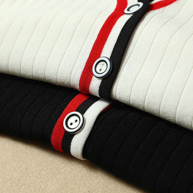 Loose spring and autumn new ice silk knitted cardigan V-neck sunscreen shirt air conditioning shirt women's Korean commuter coat 
Loose spring and autumn new ice silk knitted cardigan V-neck sunscreen shirt air conditioning shirt women's Korean commuter coat