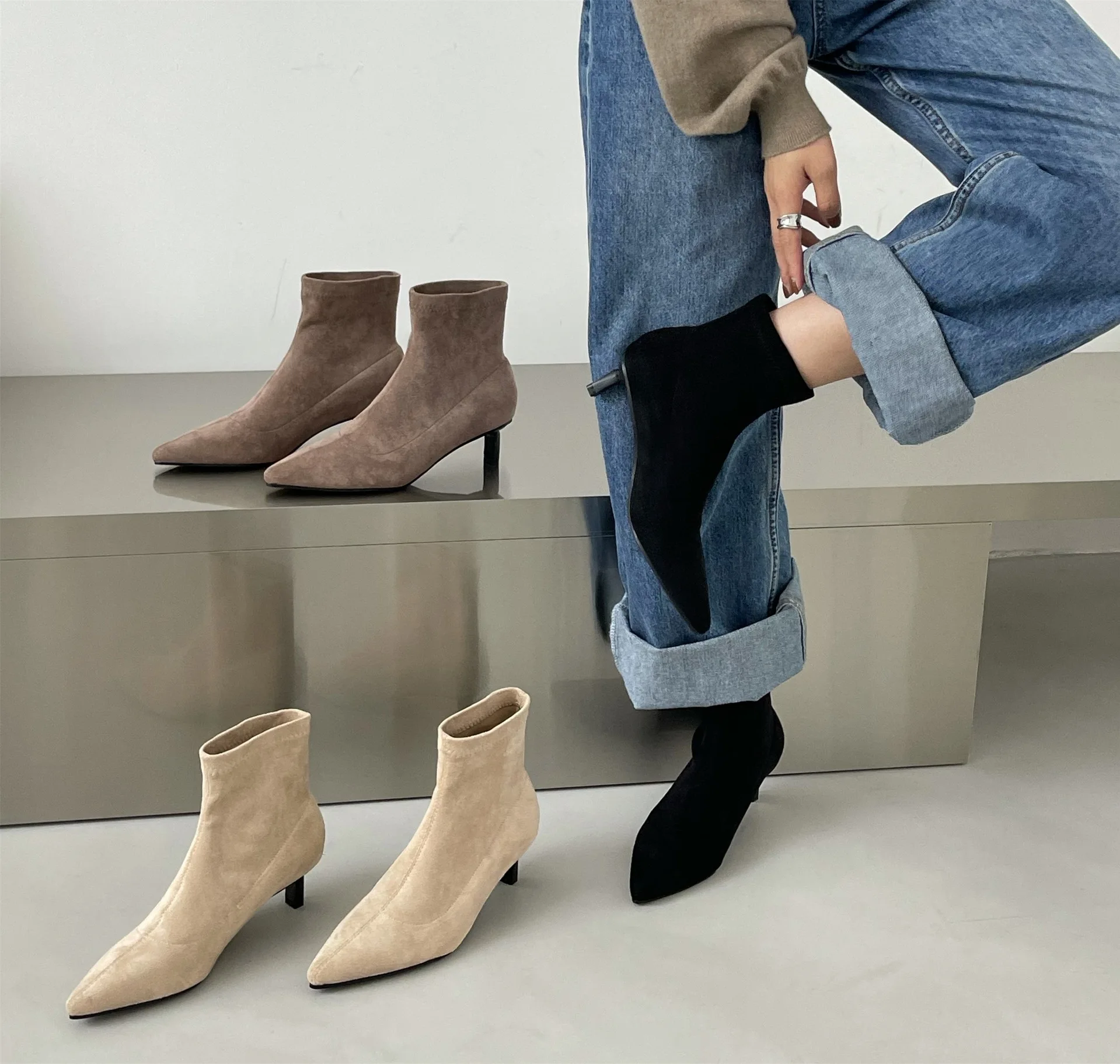 Женские кожаные сапоги, сапоги из флока на платформе и среднем каблуке, на тонком каблуке
Женские кожаные сапоги, сапоги из флока на платформе и среднем каблуке, на тонком каблуке