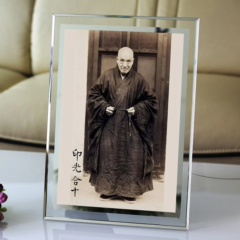 Master Yinguang's standing image, Faxiang photo, master Yinguang's portrait, Buddha's figure, Yinzu solid wood photo frame and c
Master Yinguang's standing image, Faxiang photo, master Yinguang's portrait, Buddha's figure, Yinzu solid wood photo frame and c