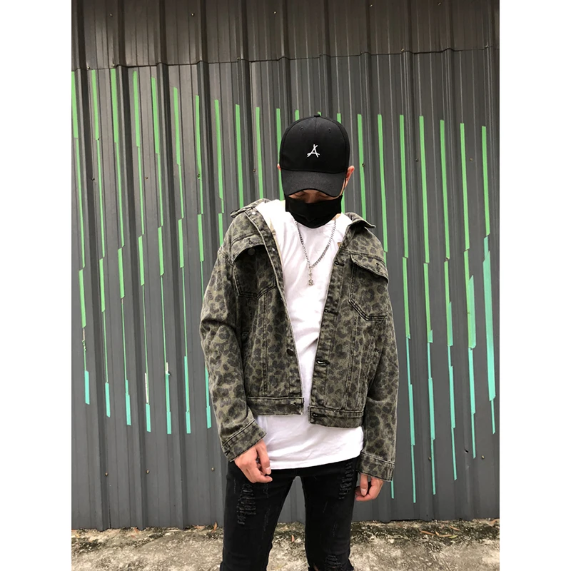 ABOORUN Men's Leopard Denim Jacket Fashion Ribbon Streetwear Hip Hop Jeans Jacket Harajuku Oversized Denim Jacket for Male R3203
ABOORUN Men's Leopard Denim Jacket Fashion Ribbon Streetwear Hip Hop Jeans Jacket Harajuku Oversized Denim Jacket for Male R3203