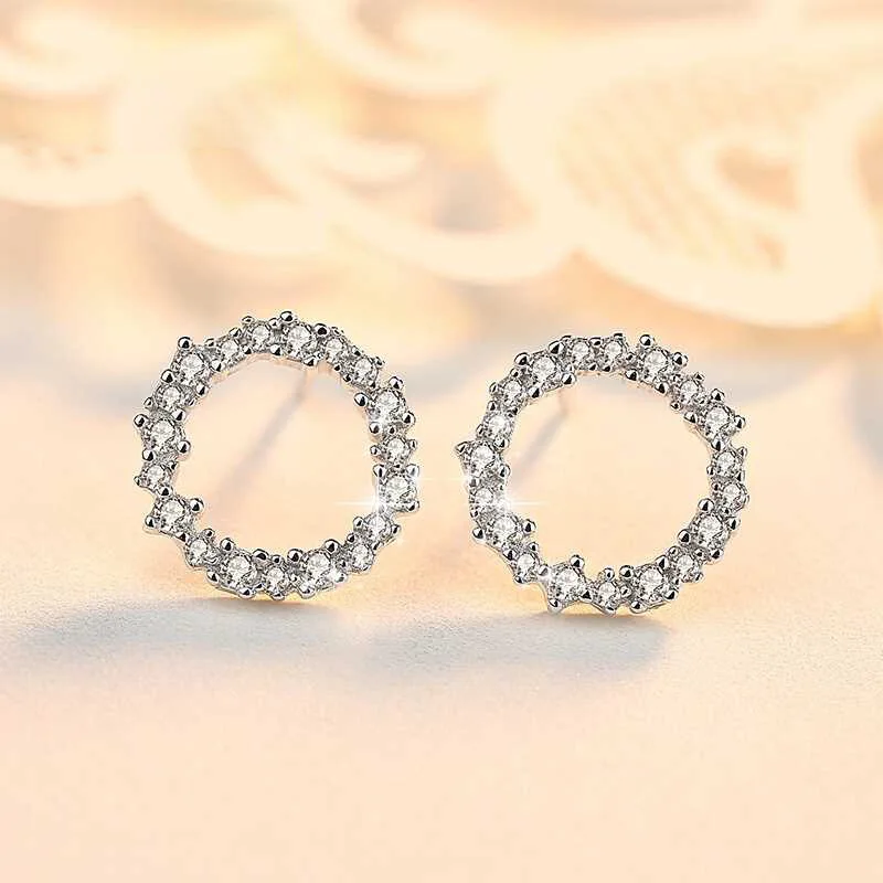 Romantic Fashion S925 Sterling Silver Diamond Stud Earrings for Women 2020 Jewelry Round Wedding Silver Earrings for Women Gift
Romantic Fashion S925 Sterling Silver Diamond Stud Earrings for Women 2020 Jewelry Round Wedding Silver Earrings for Women Gift