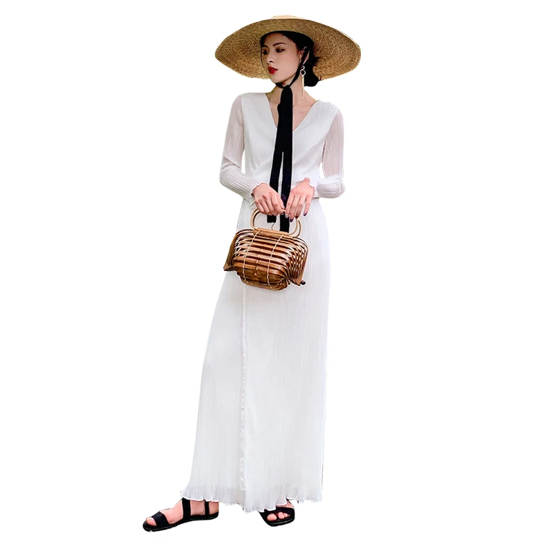 Tea break French style waist long skirt light mature V-neck super fairy long skirt show thin show high white dress
Tea break French style waist long skirt light mature V-neck super fairy long skirt show thin show high white dress
