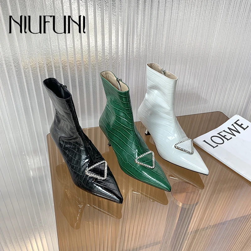 Autumn Winter Pointed Toe Triangle Rhinestone Low Heels Women's Boots Stone Pattern Patent Leather Side Zipper Sexy Women Shoes
Autumn Winter Pointed Toe Triangle Rhinestone Low Heels Women's Boots Stone Pattern Patent Leather Side Zipper Sexy Women Shoes