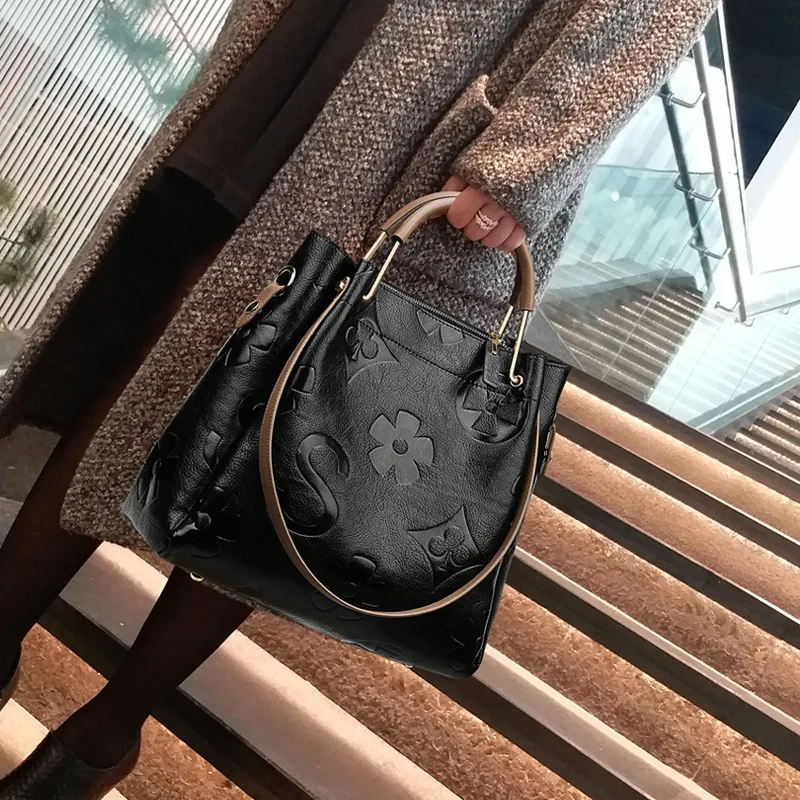 Новинка, вместительная сумка-ведро Real Cowhide2021 на одно плечо, Портативная сумка для обуви, женская модная универсальная известная роскошная д...
Новинка, вместительная сумка-ведро Real Cowhide2021 на одно плечо, Портативная сумка для обуви, женская модная универсальная известная роскошная д...