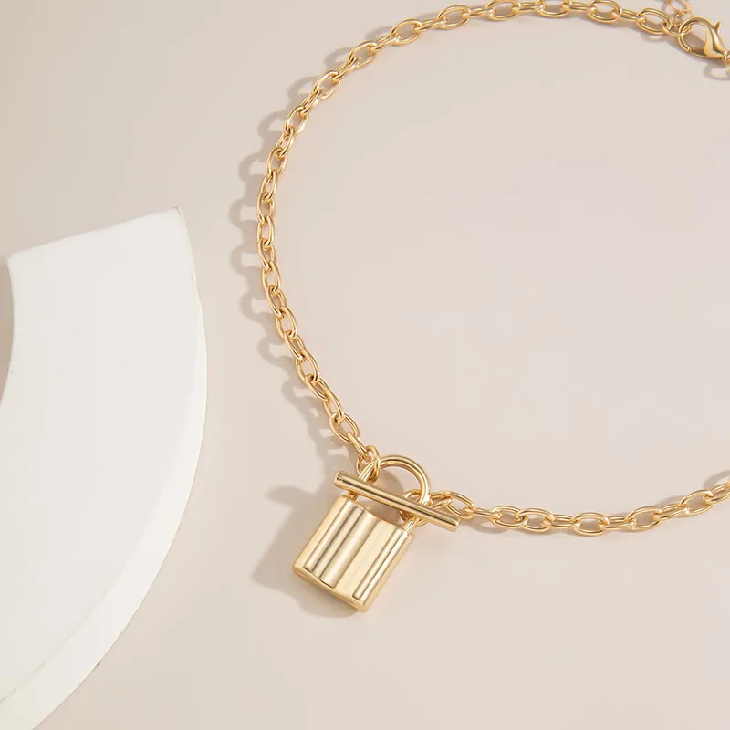 Funmode Hot Punk Style Hip Hop Cuban LinK Chain Lock Pendant Necklace For Women Party Jewelry Accessories Wholesale FN195
Funmode Hot Punk Style Hip Hop Cuban LinK Chain Lock Pendant Necklace For Women Party Jewelry Accessories Wholesale FN195