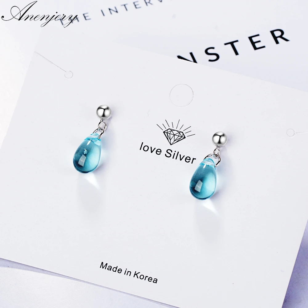 Женские серьги-гвоздики в виде капли воды
Женские серьги-гвоздики в виде капли воды