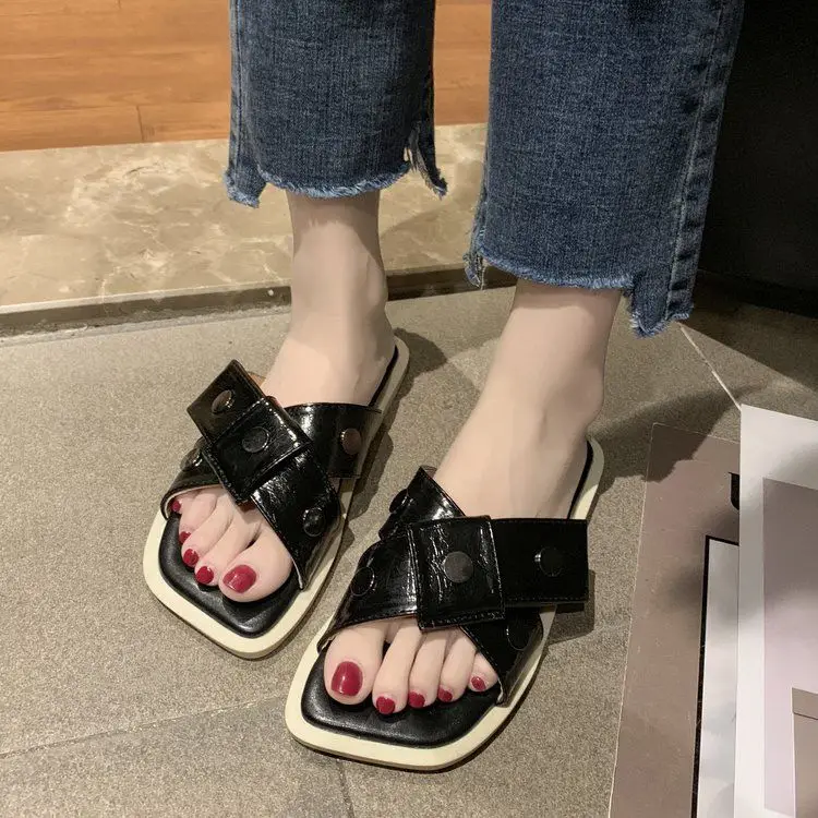 Summer New Women Slippers Fashion Upper Buckle Decoration Flat Heel Peep Toe Fashion Elegant Beach Outdoor Slides
Summer New Women Slippers Fashion Upper Buckle Decoration Flat Heel Peep Toe Fashion Elegant Beach Outdoor Slides