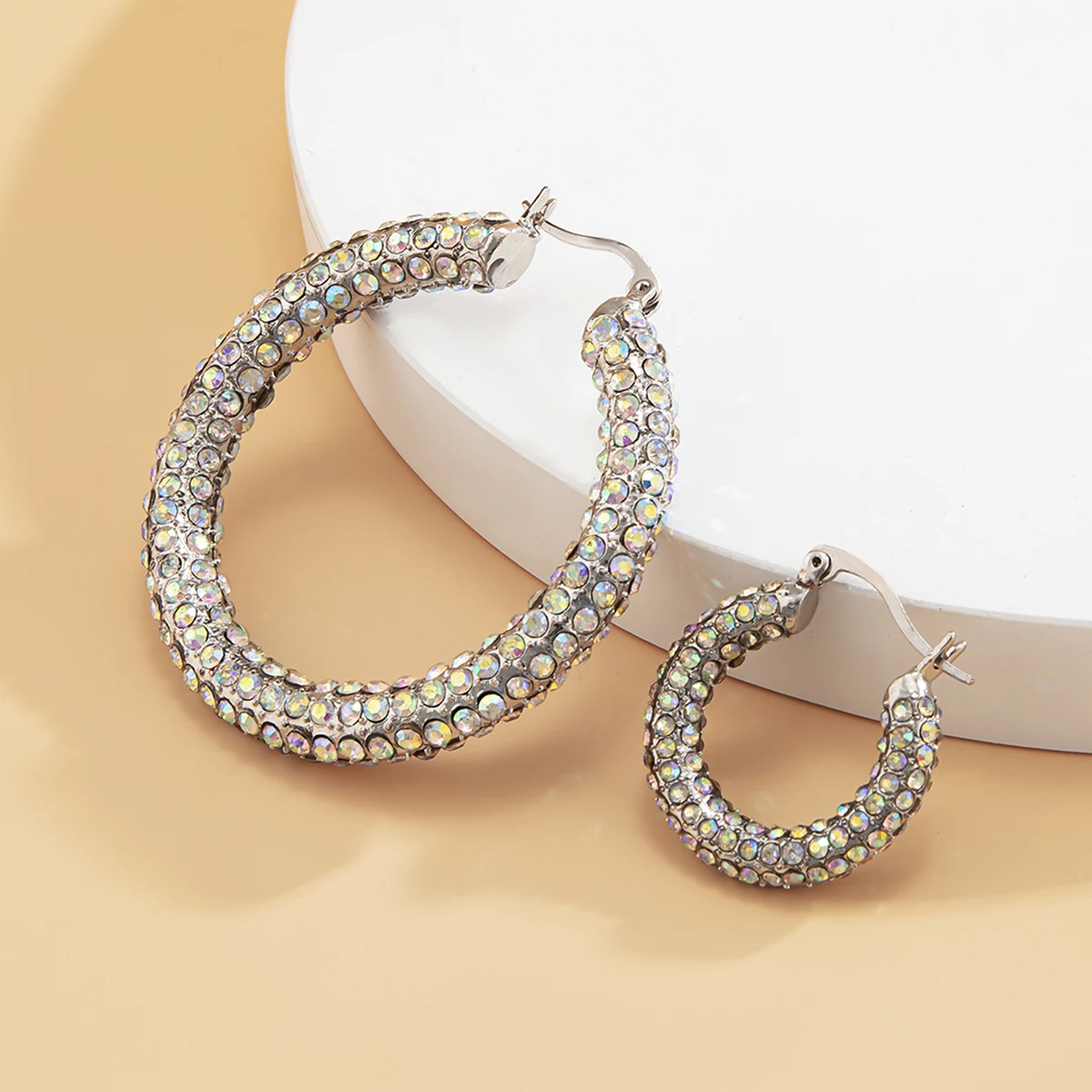 2021 Luxury Crystal Round Circle Earrings 2 Size Big Hoop Earrings Rhinestone Gold Sliver Color Circle Loop Earrings Ear Jewelry
2021 Luxury Crystal Round Circle Earrings 2 Size Big Hoop Earrings Rhinestone Gold Sliver Color Circle Loop Earrings Ear Jewelry