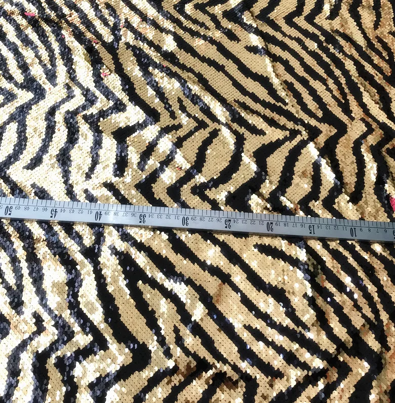 Gold/ Rose Tiger Animal Print Sequin Fabric Double Side Color Change color Fashion Show Designer diy sewing Material 90x130cm 
Gold/ Rose Tiger Animal Print Sequin Fabric Double Side Color Change color Fashion Show Designer diy sewing Material 90x130cm