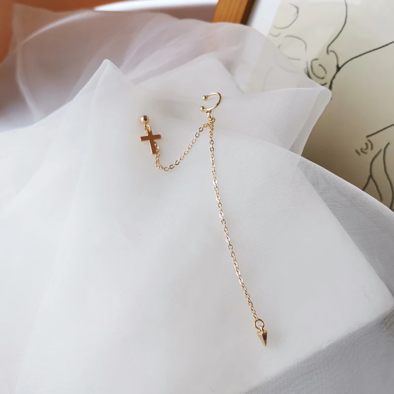 Mihan S925 needle 1 PC Clip Earrings Women Jewelry 2021 New Design Golden Plating Cross Chain Women Earrings For Party Gifts
Mihan S925 needle 1 PC Clip Earrings Women Jewelry 2021 New Design Golden Plating Cross Chain Women Earrings For Party Gifts